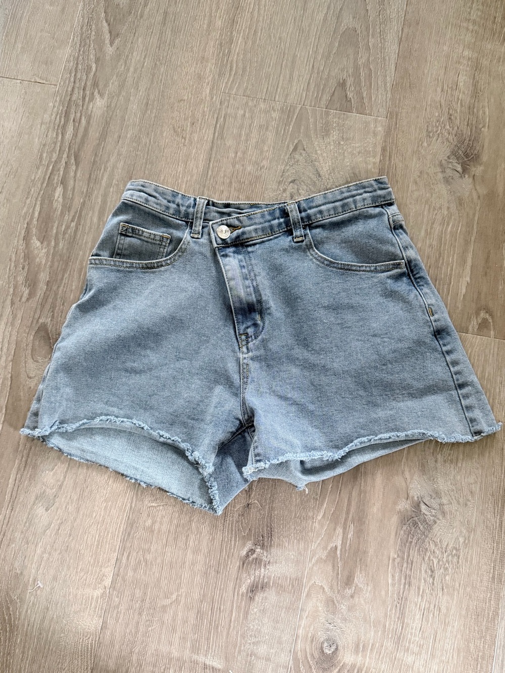 GENLECK Y2K Low Rise Raw Hem Denim Shorts Size S